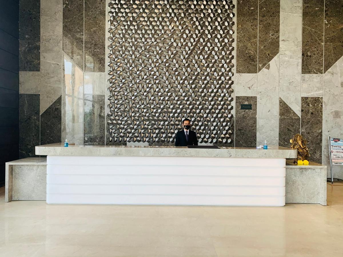 The Grand Arc Hotel & Convention Centre Shahjahanpur Exterior foto