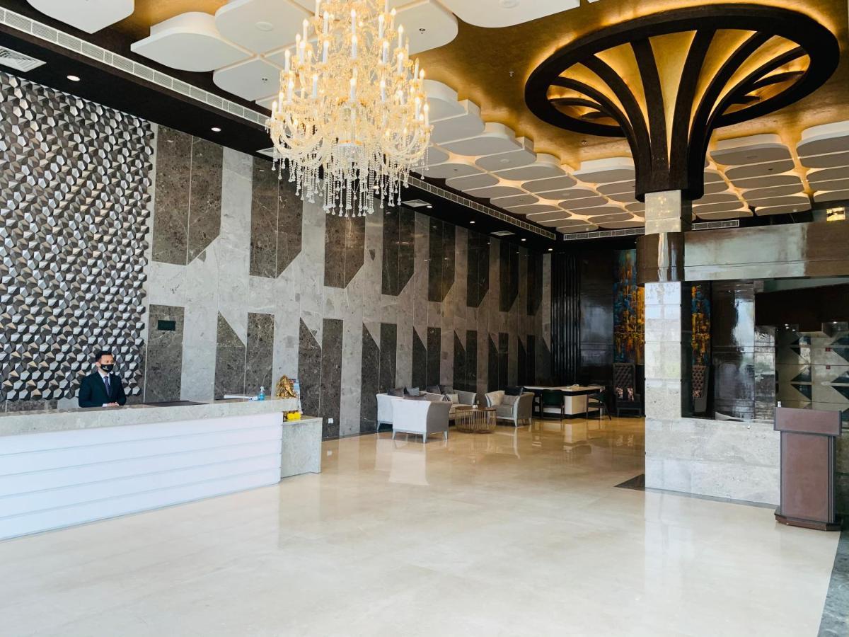 The Grand Arc Hotel & Convention Centre Shahjahanpur Exterior foto