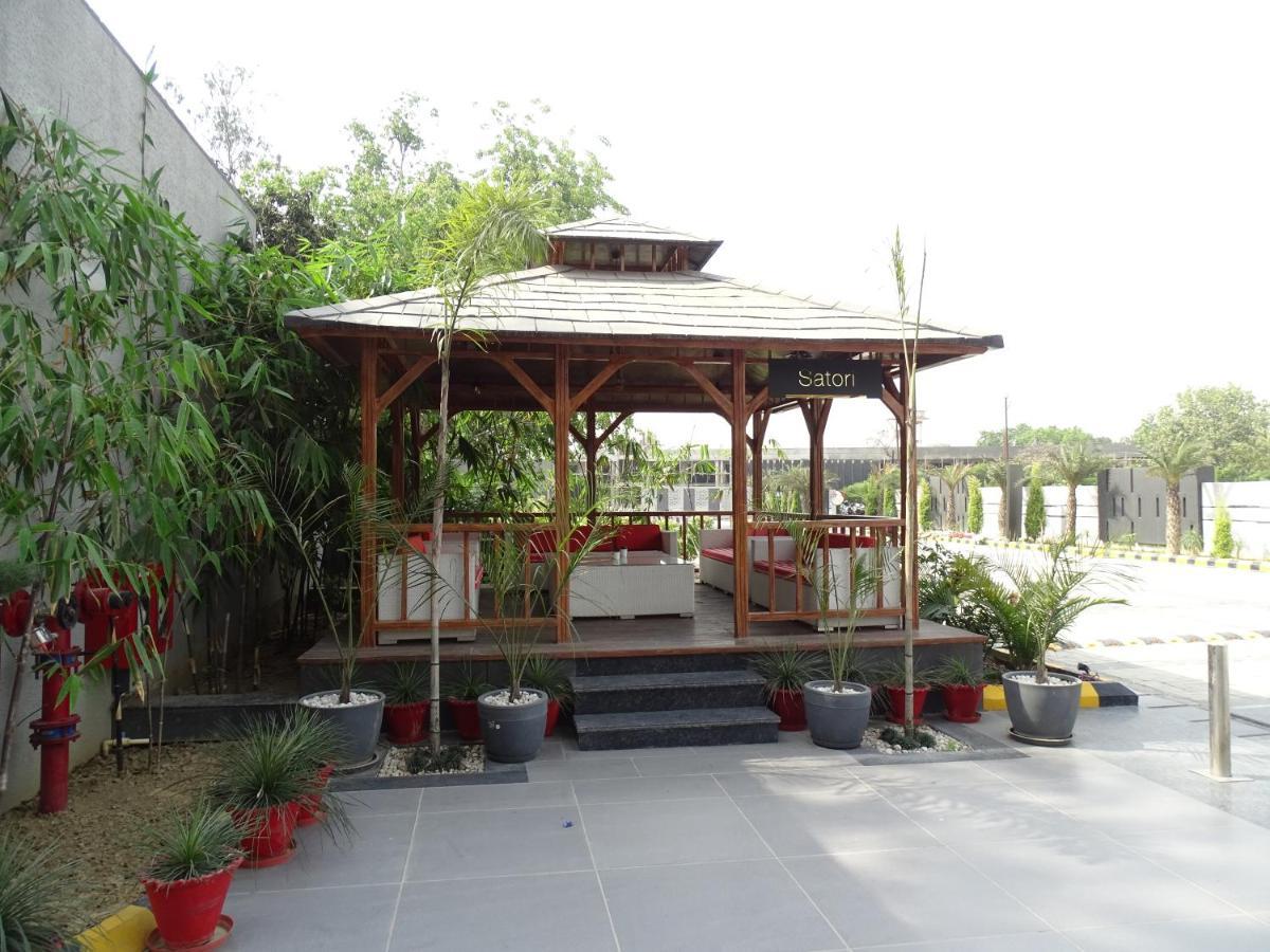 The Grand Arc Hotel & Convention Centre Shahjahanpur Exterior foto