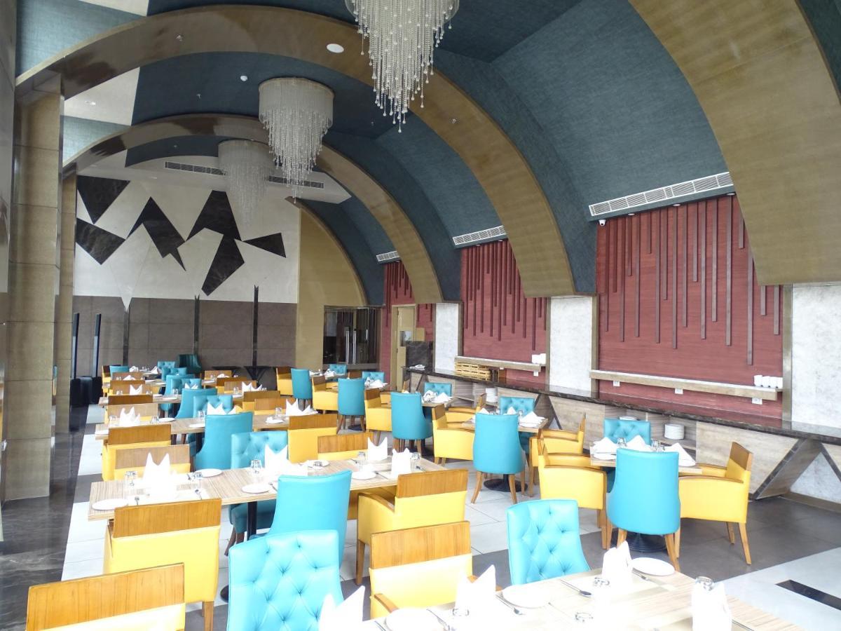 The Grand Arc Hotel & Convention Centre Shahjahanpur Exterior foto