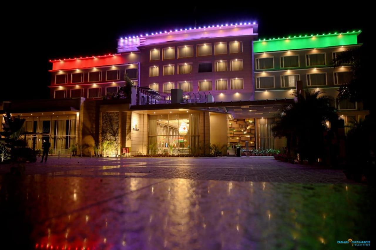 The Grand Arc Hotel & Convention Centre Shahjahanpur Exterior foto