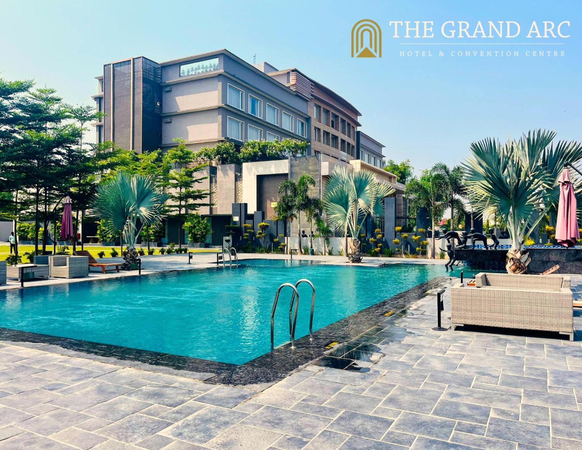 The Grand Arc Hotel & Convention Centre Shahjahanpur Exterior foto