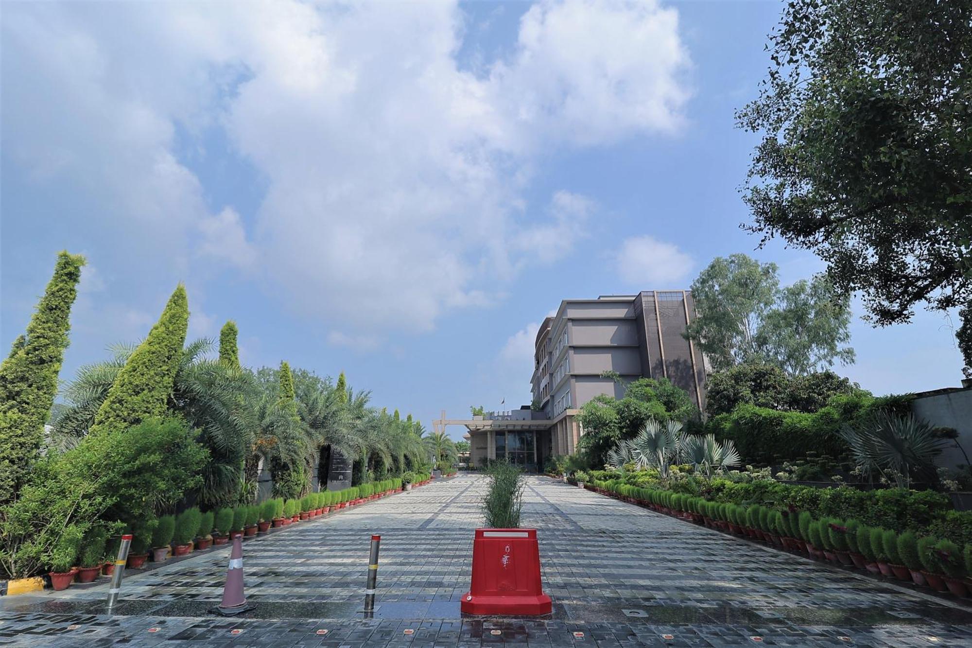 The Grand Arc Hotel & Convention Centre Shahjahanpur Exterior foto